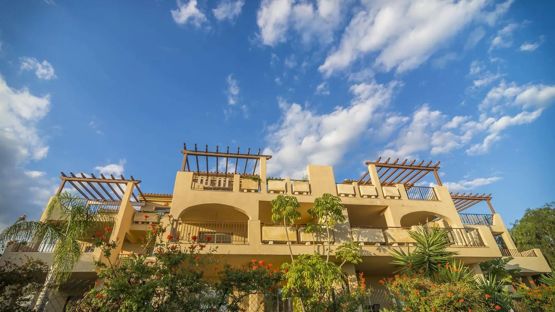 Quartiers Marbellabenahavis contacts